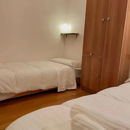 World Gallery Apartman *